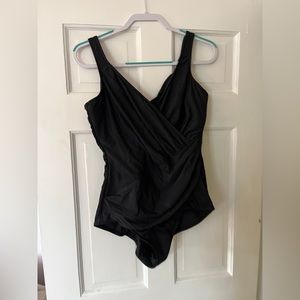 MIRACLE SUIT BLACK WOMEN’S SIZE 16 DD TALL. LINED UNDERWIRE BRA.